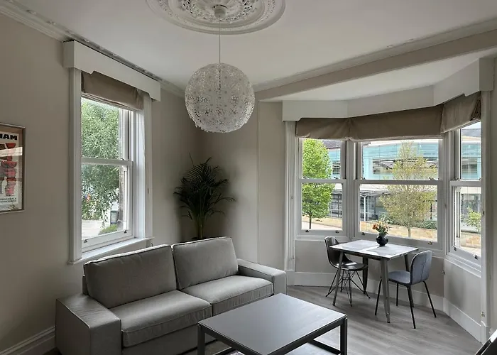 Strawberry Dale Apartment
